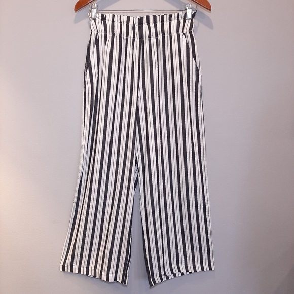 ❌SOLD❌ DYNAMITE High Waist Paperbag Pants Cropped Wide Leg Striped Seersucker - Picture 6 of 15